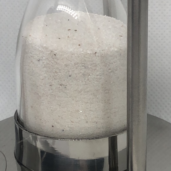 🩶🤍 Beautiful Silver with White Sand Hourglass ⌛️ NWT 🤍🩶 - Picture 3 of 4